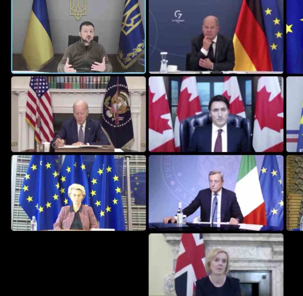 An der Videokonferenz nahmen Wolodymyr Selenskyj (oben, l-r), Olaf Scholz, Charles Michel, Joe Biden (zweite Reihe, l-r), Justin Trudeau, Emmanuel Macron, Ursula von der Leyen (dritte Reihe, l-r), Mario Draghi, Fumio Kishida und Liz Truss (unten) teil