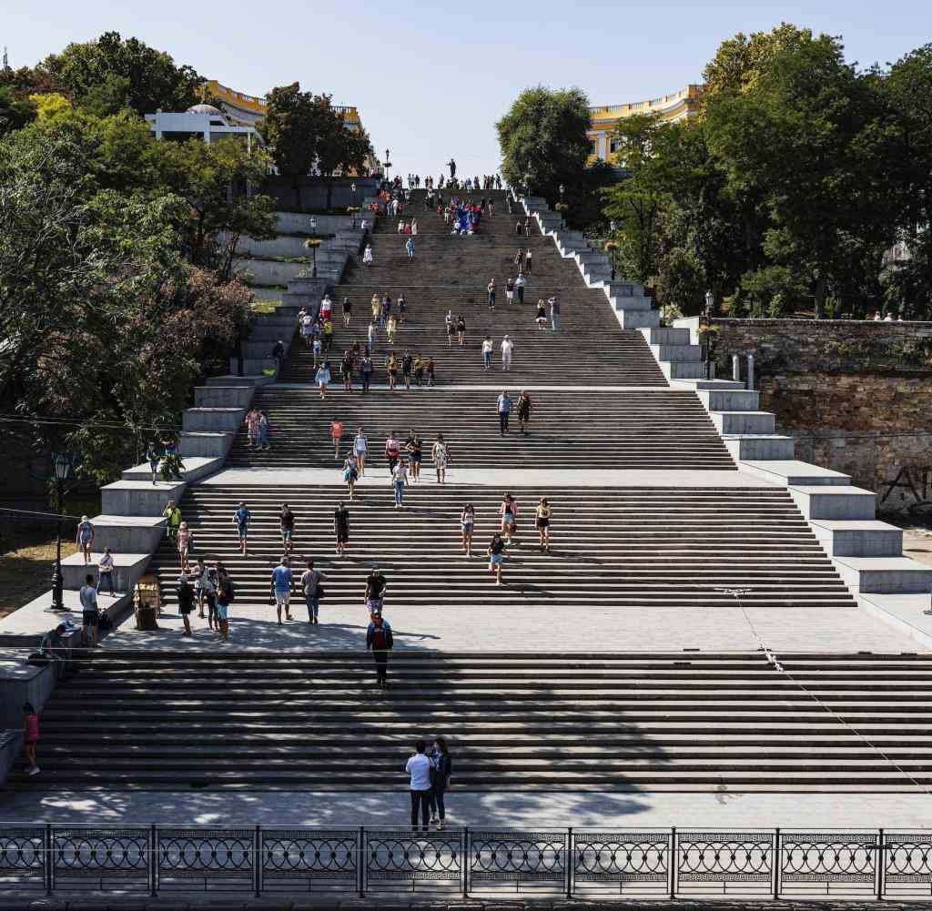 Die Potemkinsche Treppe ist eine Sehenswürdigkeit in Odessa