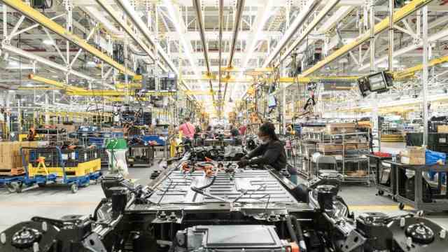 Electric offensive from the USA: Production of the Ford F-150 Lightning in the USA.  The Cologne location is currently being converted for the new electric cars.