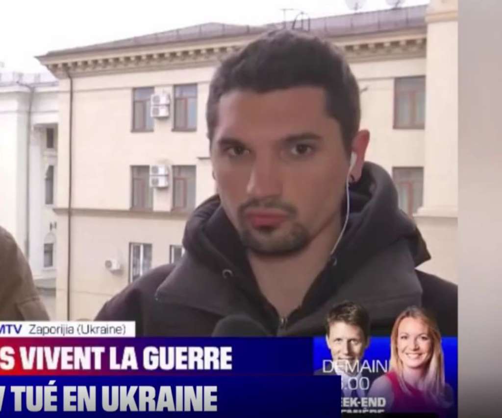 30 mai - Frédéric Leclerc-Imhoff - En Ukraine, Frédéric Leclerc-Imhoff, journaliste d’origine française a été tué ce lundi 30 mai, alors qu’il se trouvait sur place dans le cadre d’un reportage à Severodonetsk, dans l’est du pays. <br /><br />Journaliste de 32 ans travaillant pour BFMTV depuis 6 ans, il a été touché au cou par un éclat d’obus russe alors qu’il était en train de documenter une évacuation de civils.<br /><br /><strong><a href="https://www.huffingtonpost.fr/entry/frederic-leclerc-imhoff-journaliste-francais-tue-en-ukraine_fr_6294c77de4b0415d4d886779" target="_blank" rel="noopener noreferrer">>>> Lire notre article par ici</a></strong>