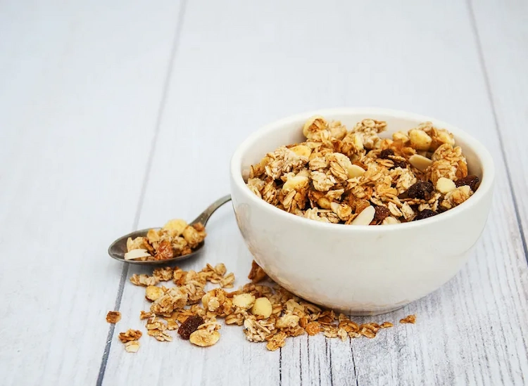 pay attention to the ingredients in commercial foods such as muesli and avoid products containing sugar