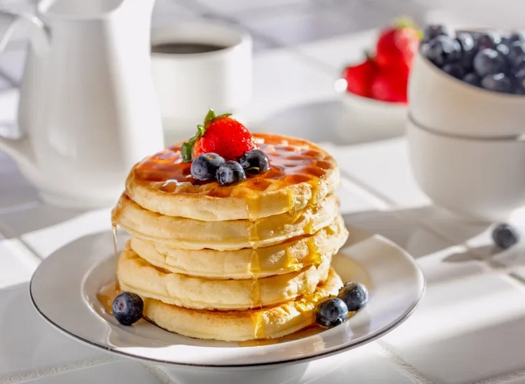 Eating lots of calories from breakfast with waffles or pancakes and preventing weight loss