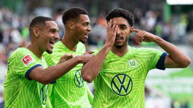 Bundesliga: You can look at it calmly: Wolfsburg's Omar Marmoush (right) scored the goal that was well worth seeing in the final against Gladbach.