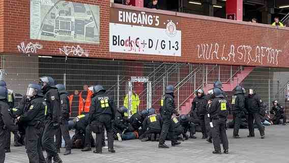 First arrests before the city derby © NDR.de 