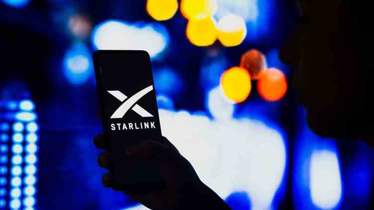 A phone displays the Starlink internet network logo, in Brazil, May 2, 2022. (SOPA IMAGES / LIGHTROCKET)