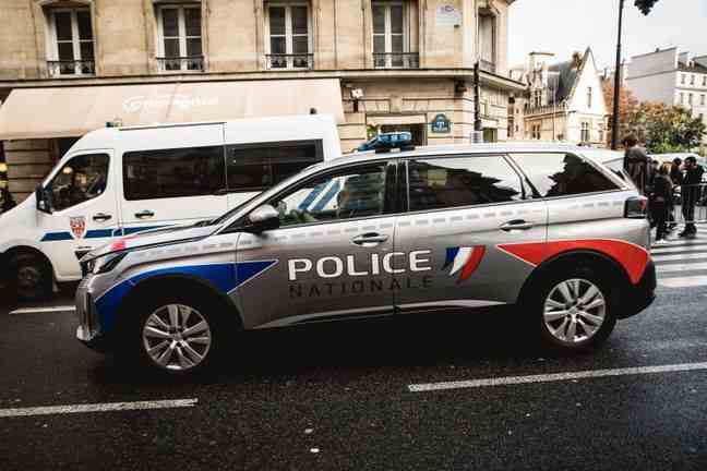 A police car in Paris (illustration)