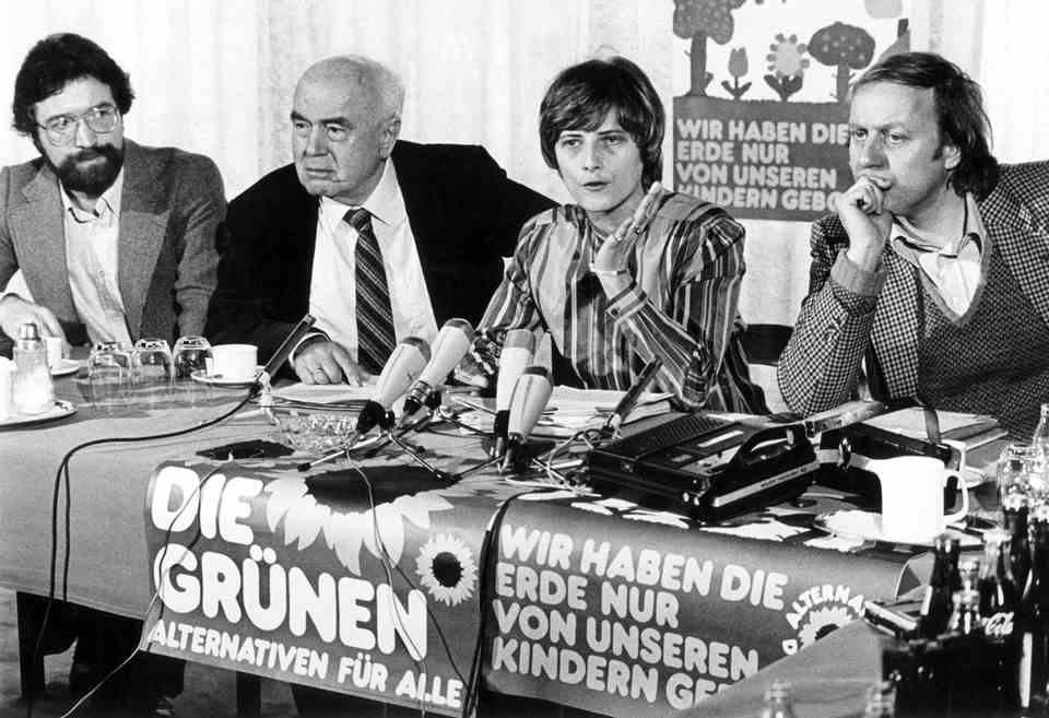 On January 13, 1980, the green, alternative and colorful groups in the Federal Republic found a federal party with the name after violent arguments "The green".  The new party executive of the Greens (from left to right) secretary Rolf Stolz and the three equal chairmen August Haussleiter, Petra Kelly and Norbert Mann give a press conference on March 27, 1980 in Bonn. 