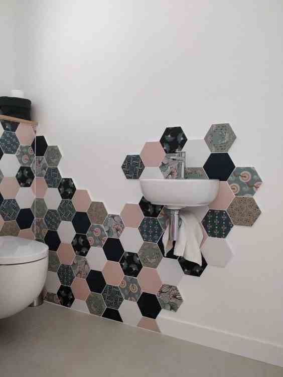 A Dynamic Hexagonal Tile 