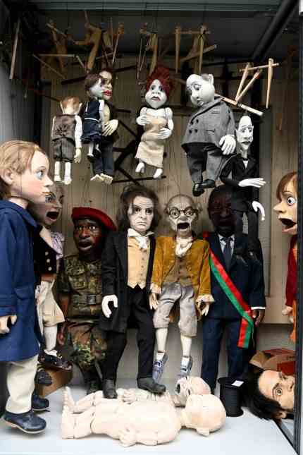 Münchner Kammerspiele: His dolls are stored tightly hung in cupboards.  Depending on the staging, their expression varies greatly.
