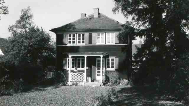 Book presentation: The house "Bridget", built in 1926, at Parkstrasse 29 (later Jaiserstrasse 33).  The picture is from 1973, the house was dismantled ten years later and is now in Kochel am See.