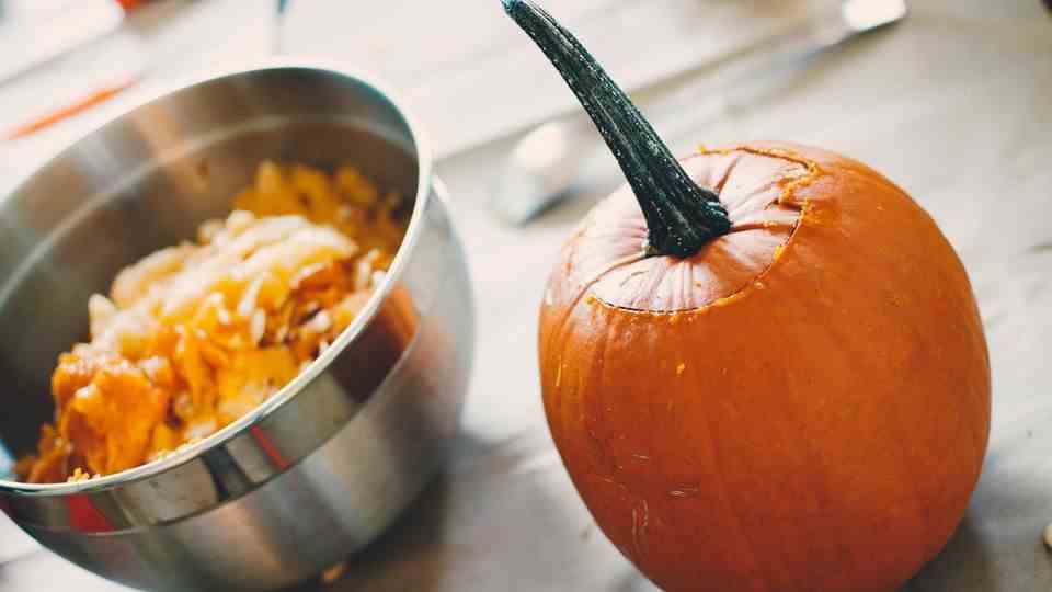 It's that easy to carve a Halloween pumpkin