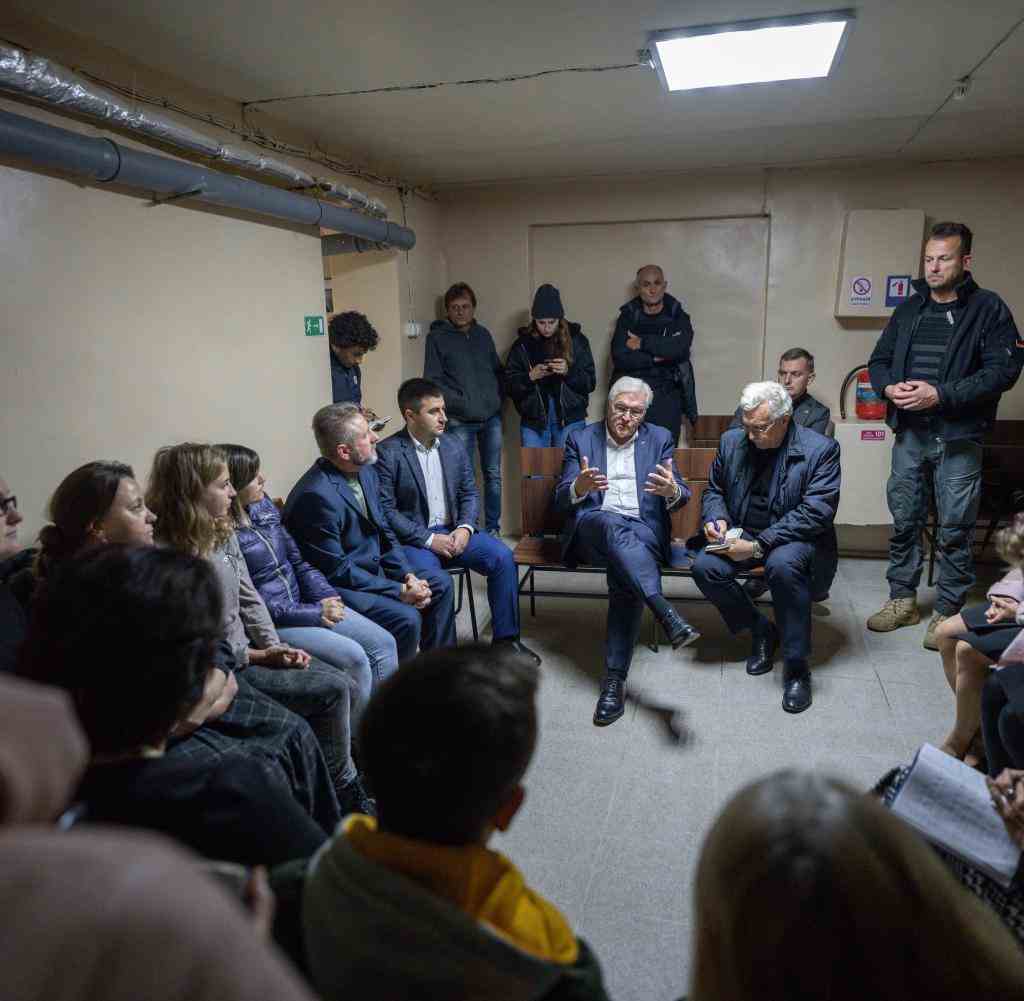 While Frank-Walter Steinmeier waited in the air raid shelter, he spoke to the townspeople
