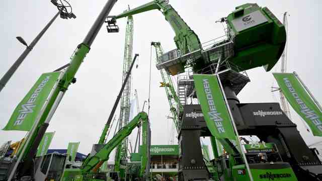 Bauma trade fair: With its material handlers, Sennebogen is one of the top two companies in the world.  The company from Straubing turns 70 this year.