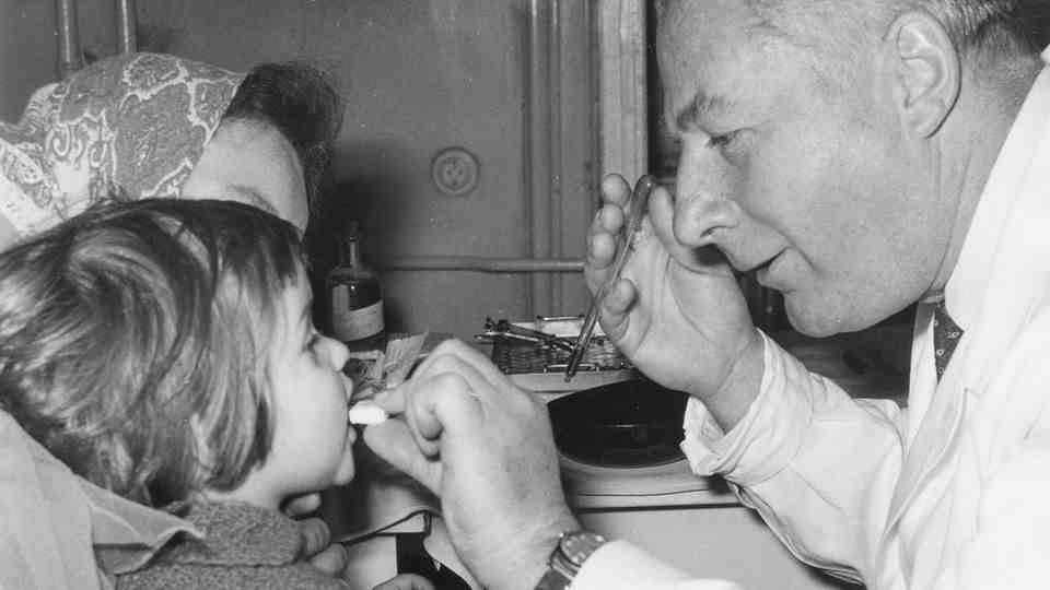 Polio vaccination photo from 1965