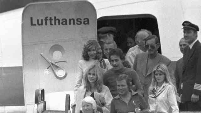 kidnapping the "Landshut": On October 18, the freed hostages arrived at Rhein-Main Airport in Frankfurt.