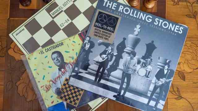 Kultureller Höhepunkt im Landkreis: Viele Musiker haben Schachmotive genutzt, um ihr Alben zu bebildern, hier ein paar Raritäten auf Vinyl, unter anderem die "Chess Session" der "Rolling Stones".