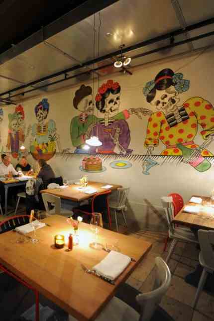 Leisure: In the vegetarian restaurant Blitz on the Museum Island, all the guests are having a good time, including the happy skeletons on the wall.