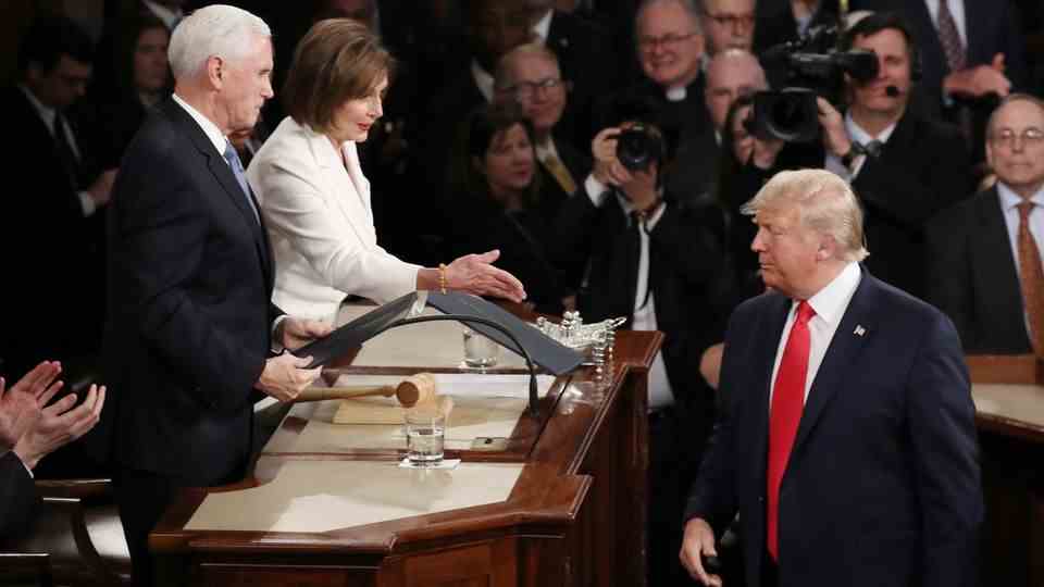Trump ignores Pelosi's hand in his third State of the Union address
