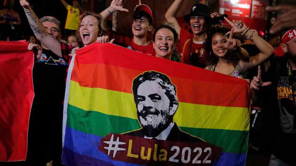Lula's supporters are happy: this group celebrates the election victory against Jair Bolsonaro in Sao Paolo