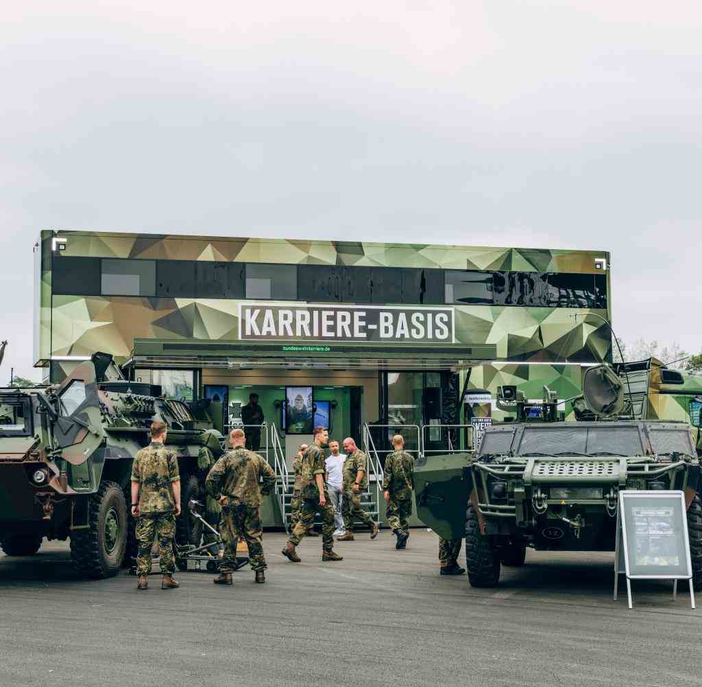 Karrieretruck, Transportpanzer, Spähwagen: Die Bundeswehr auf dem Lausitzring