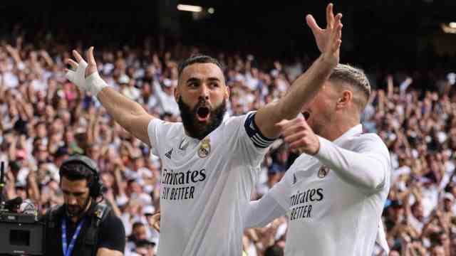 Clásico in Spain: The celebration continues: In all likelihood, goalscorer Karim Benzema will be awarded the Ballon d'Or
