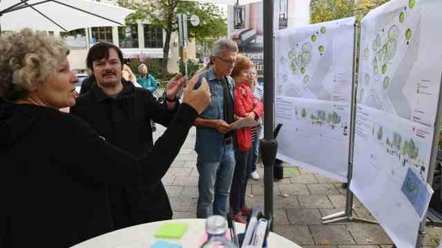 Glockenbachviertel: Three variants are suggested: project manager Andrea Delgado-Freiberg (left) discusses with landlord Tom Random.