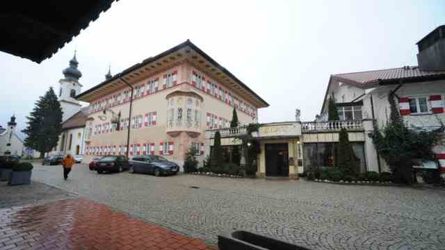 Obituary: His lifelong dream: his own gourmet restaurant with attached hotel on the church square in Aschau.