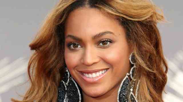 pop duo "Right Said Fred": Singer Beyoncé Knowles.