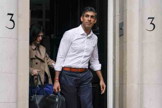 Conservative Party presidential candidate Rishi Sunak leaves his campaign seat in London on October 23, 2022.