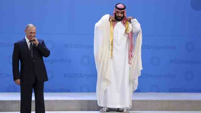 USA and the Gulf States: their relationship seemed downright chummy at times: Vladimir Putin and Mohammed bin Salman, here at the G-20 summit in Buenos Aires.