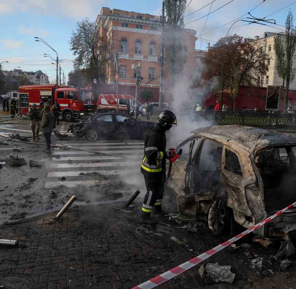 Zerstörung mitten in Kiew: Eine russische Präzisionswaffe schlug in einer eindeutig zivilen Gegend ein