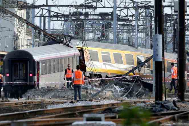 Rescuers intervene at the scene of the train accident at the Brétigny-sur-Orge station, in the Paris region, on July 12, 2013. 