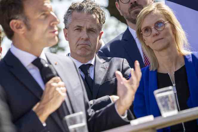 Emmanuel Macron, with Christophe Béchu, Minister for Ecological Transition, and Agnès Pannier-Runacher, Minister for Energy Transition, after his visit to the wind farm off Saint-Nazaire (Loire-Atlantique), September 22, 2022.