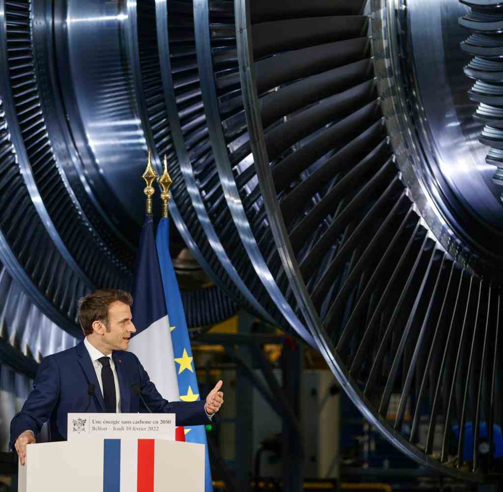 Emmanuel Macron im Februar am Hauptproduktionsstandort der derzeit leistungsfähigsten Turbinen für Atomkraftwerke
