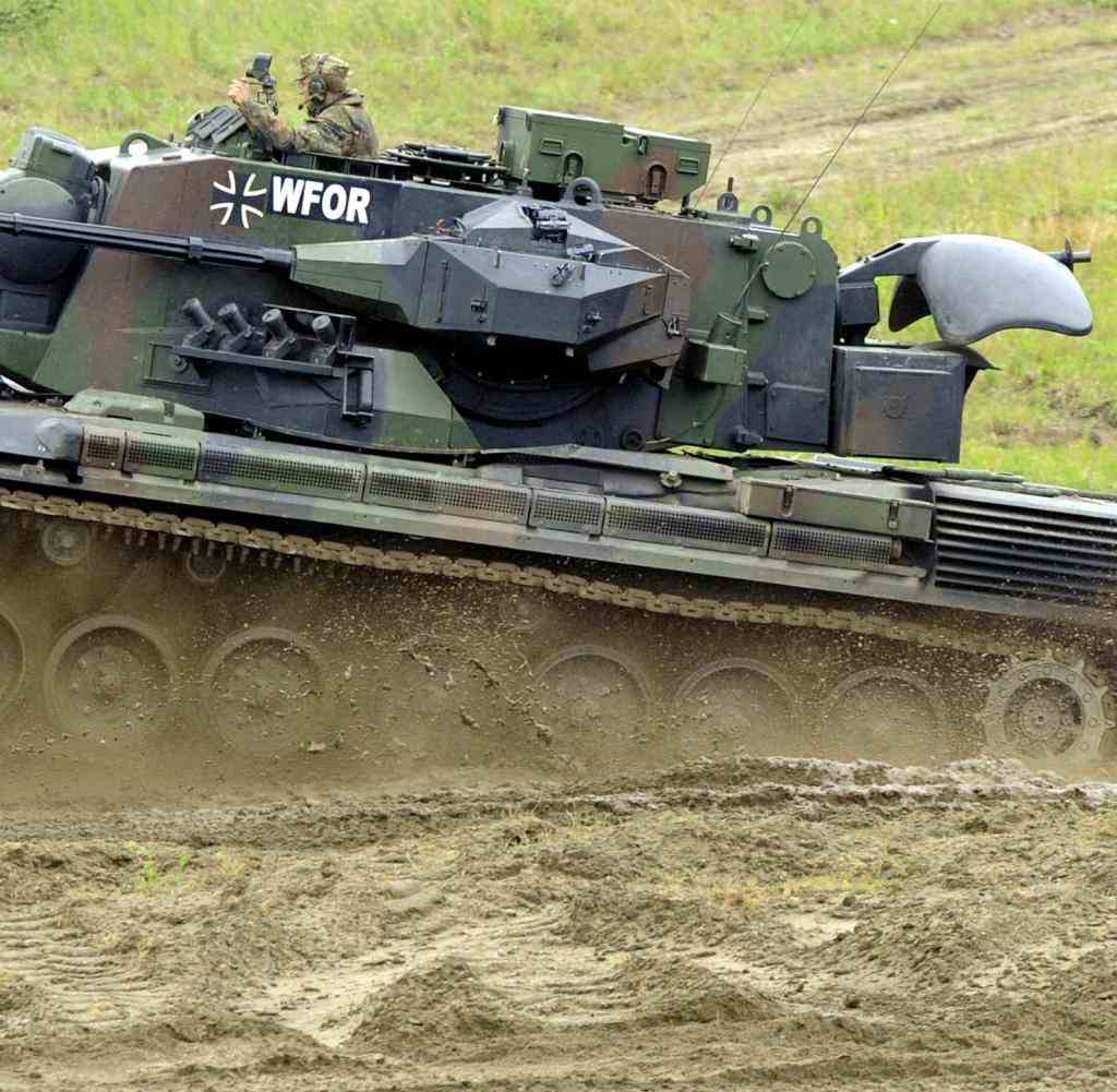 Der Gepard ist bereits in der Ukraine im Einsatz: Die zwei Kanonen des Panzers können zusammen 1100 Schuss pro Minute abfeuern