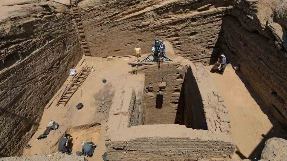 Embalmed corpse: Archaeologists discover ancient tomb in Egypt