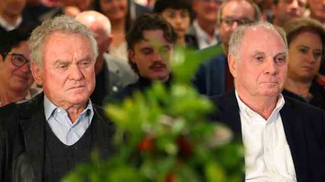 Nördlingen: The former FC Bayern goalkeeper, Sepp Maier (left), and Uli Hoeneß, honorary president of the club, came to the ceremony.