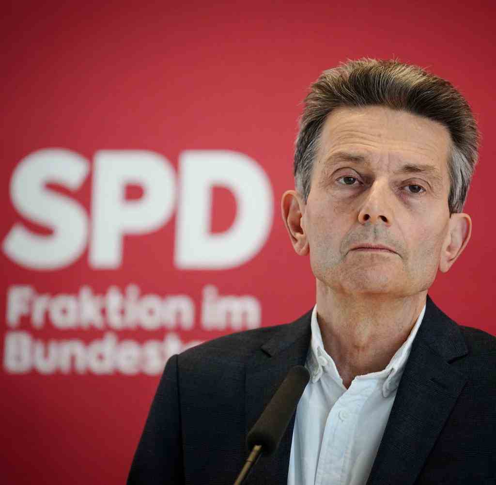 Rolf Mützenich ist Vorsitzender der SPD-Bundestagsfraktion