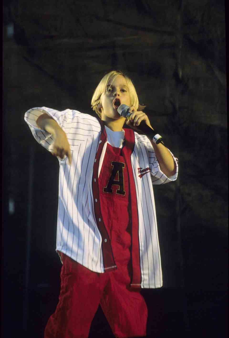 Aaron Carter on stage in 1997