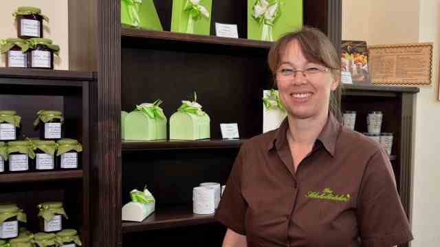 Fürstenfeldbruck: Christine Scholz is chairwoman of the advertising association Business World Puchheim and manager of a chocolate shop.