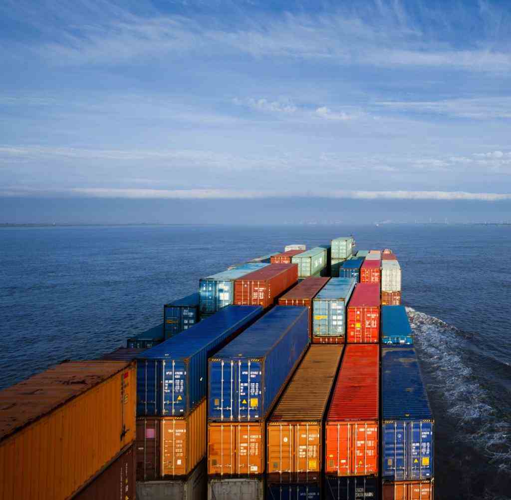 Der globale Warenhandel stockt. Oft hängen Schiffe an einem Hafen fest, weil Personal fehlt. Dadurch kommen die Abläufe durcheinander
