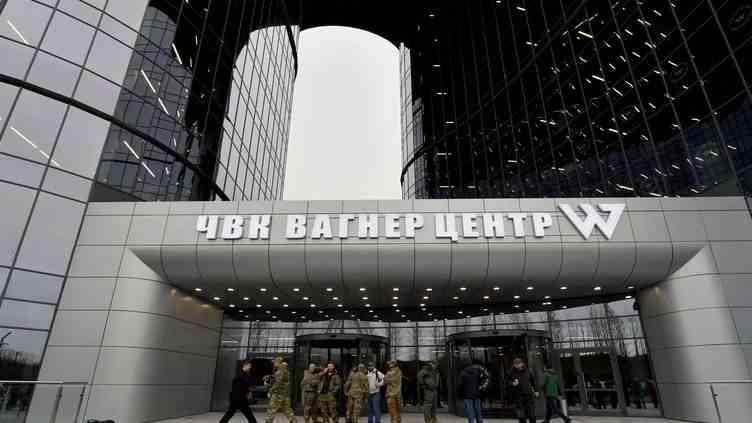 The entrance to the headquarters of the private military group Wagner, associated with businessman Yevgeny Prigojine, in Saint Petersburg (Russia), November 4, 2022. (OLGA MALTSEVA / AFP)