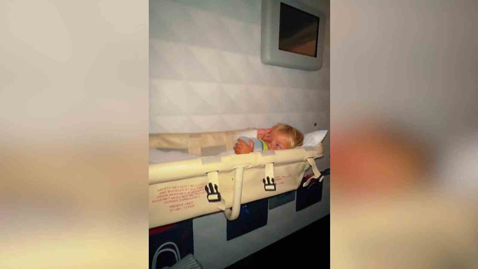 This is how you get the best seat for your baby on the plane!  mother betrays