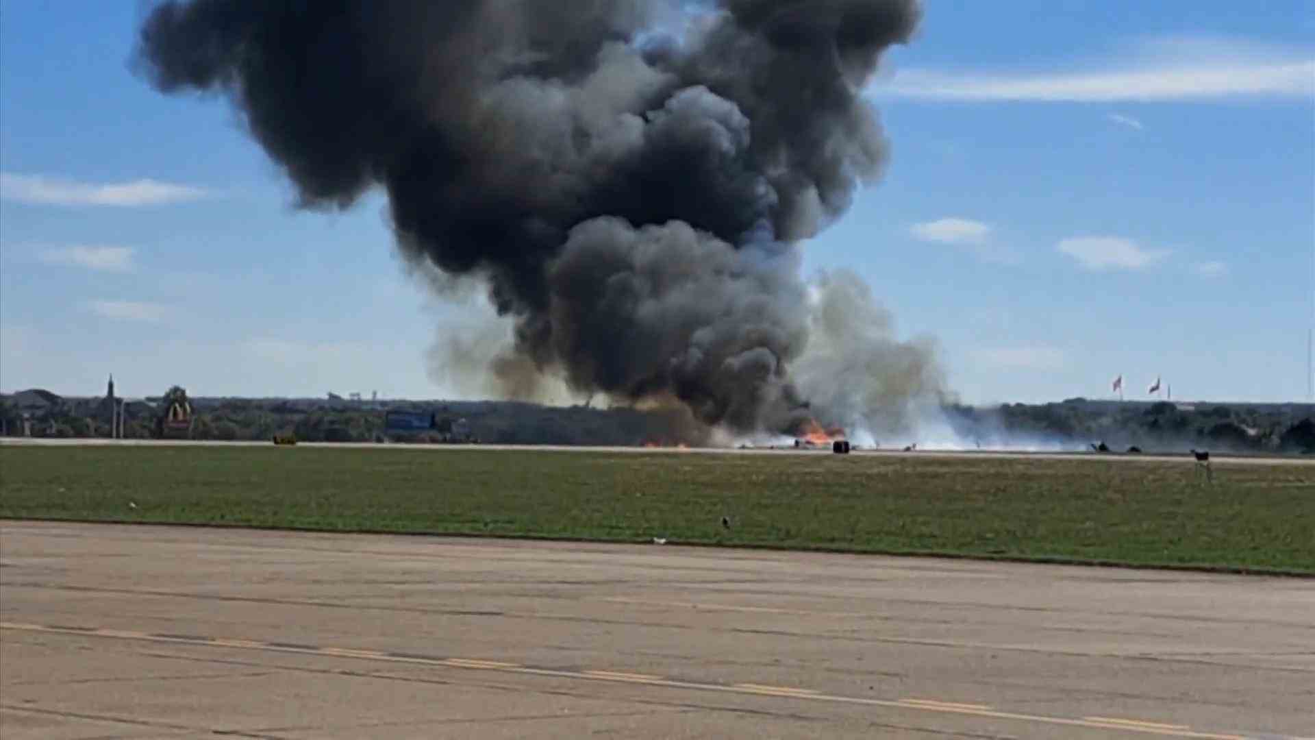 Dallas: World War II machines crash at air show All six occupants are dead