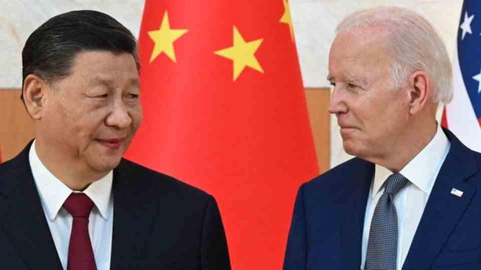 Presidents Biden and Xi in tropical temperatures on the holiday island of Bali