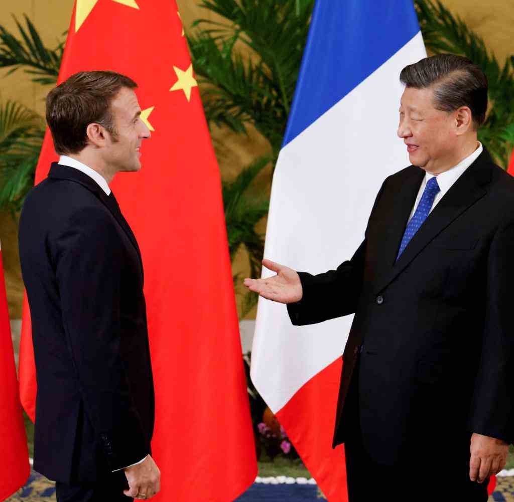 Emmanuel Macron (l.) mit Xi Jinping