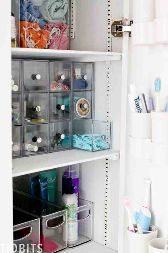 Thinking About Solutions To Organize Storage In A Small Bathroom 
