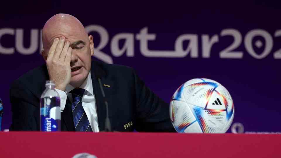 Football World Cup in Qatar: FIFA boss Gianni Infantino at the press conference before the start.