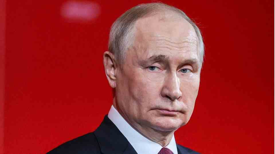 Wladimir Putin fürchtet sich vor den Eliten Russlands. Um sie unter Kontrolle zu halten, setzt er auf Angst. 