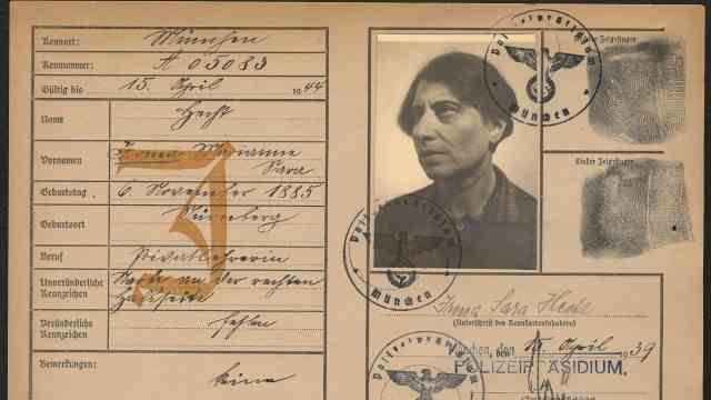 Schwabinger Bürgerprojekt: Deported to Kaunas and murdered: Irma Hecht, here her ID card from around 1938.